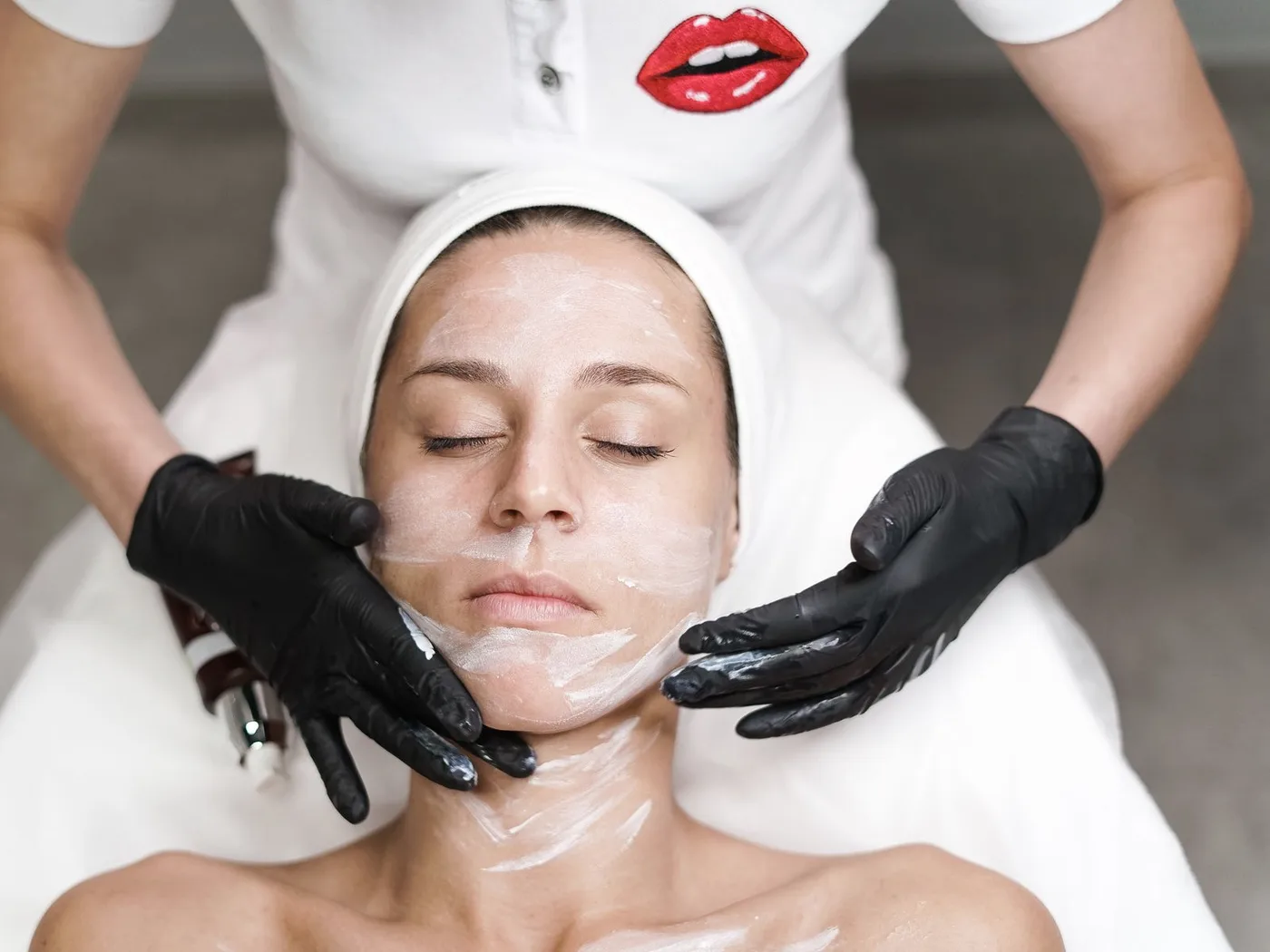 Higiene facial con mascarilla calmante en Remei